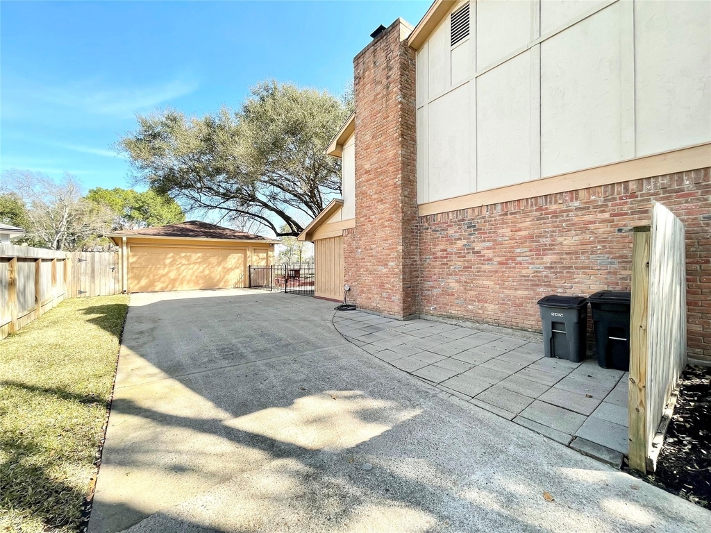 15006 Elmont Drive - Photo 2