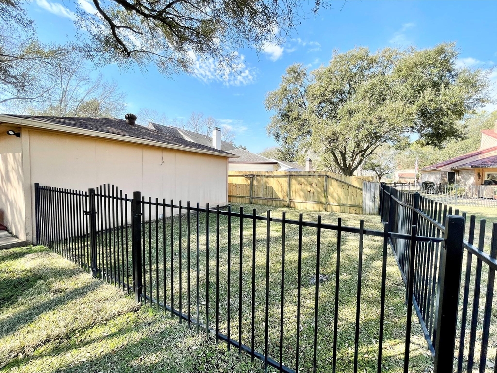 15006 Elmont Drive - Photo 8