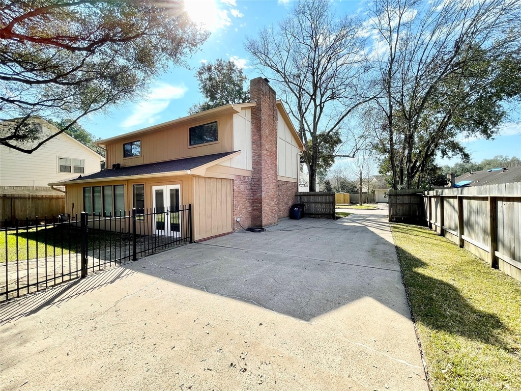 15006 Elmont Drive - Photo 3