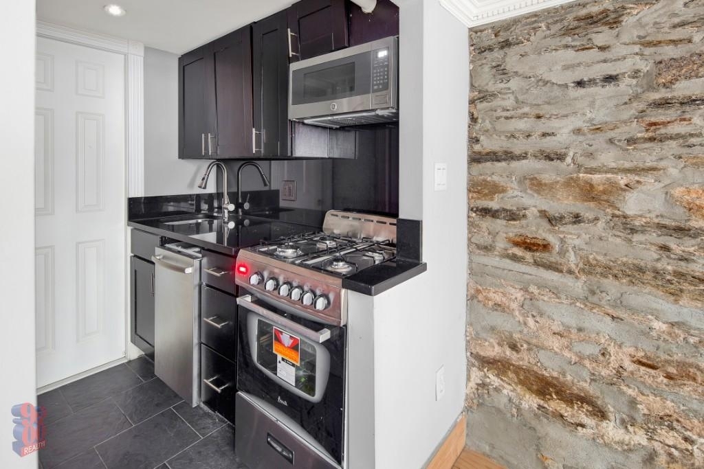 345 West 53rd Street #B - Photo 3