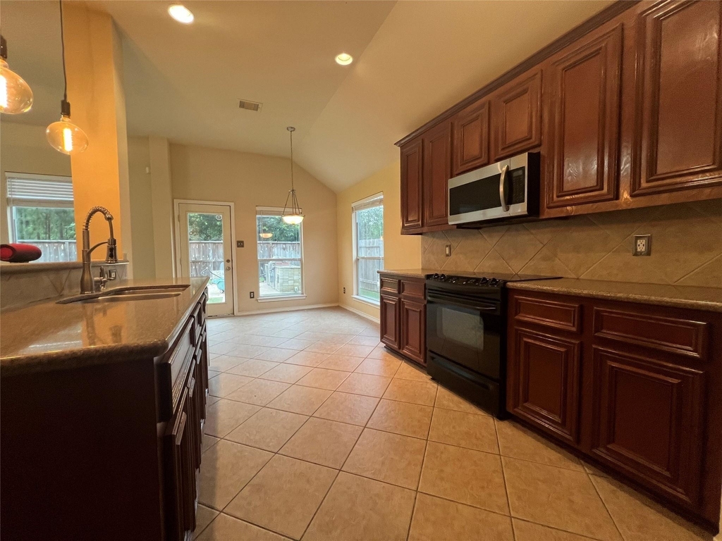 28106 Emma Gardens Lane - Photo 4