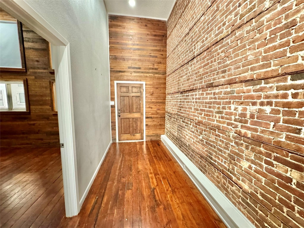 2309 Strand Street - Photo 3