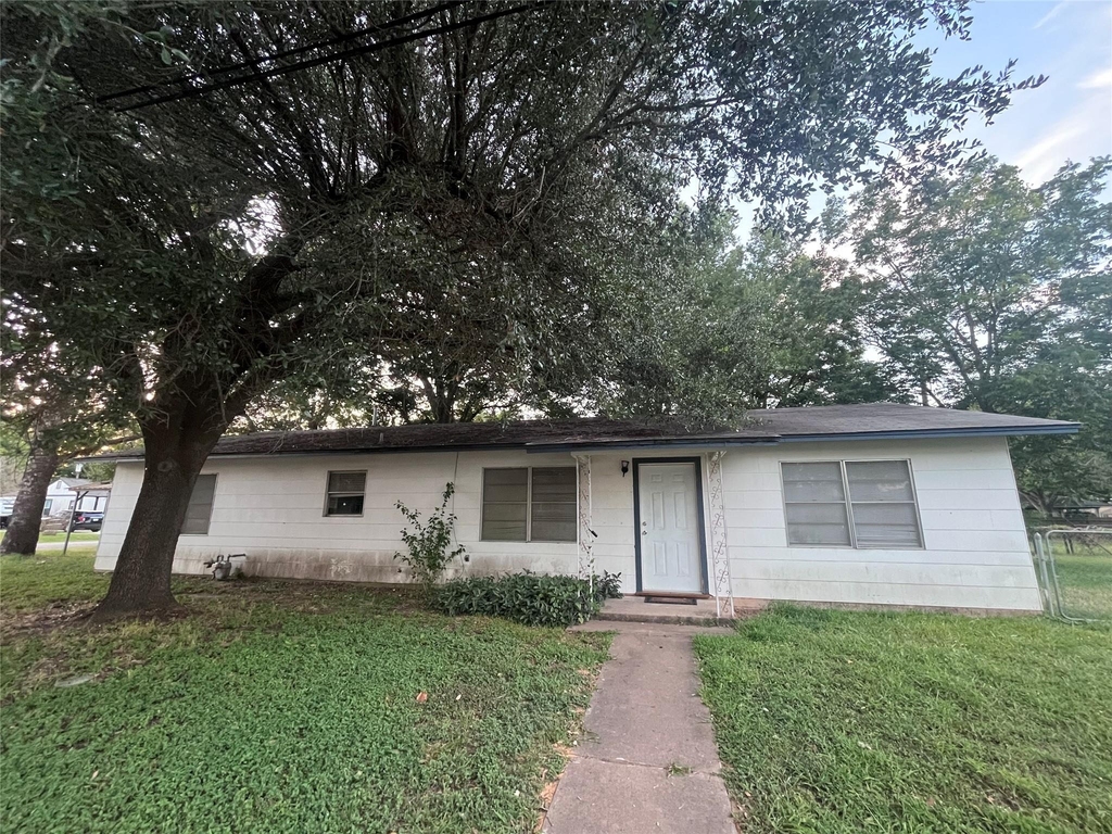 114 Irwin - Photo 0