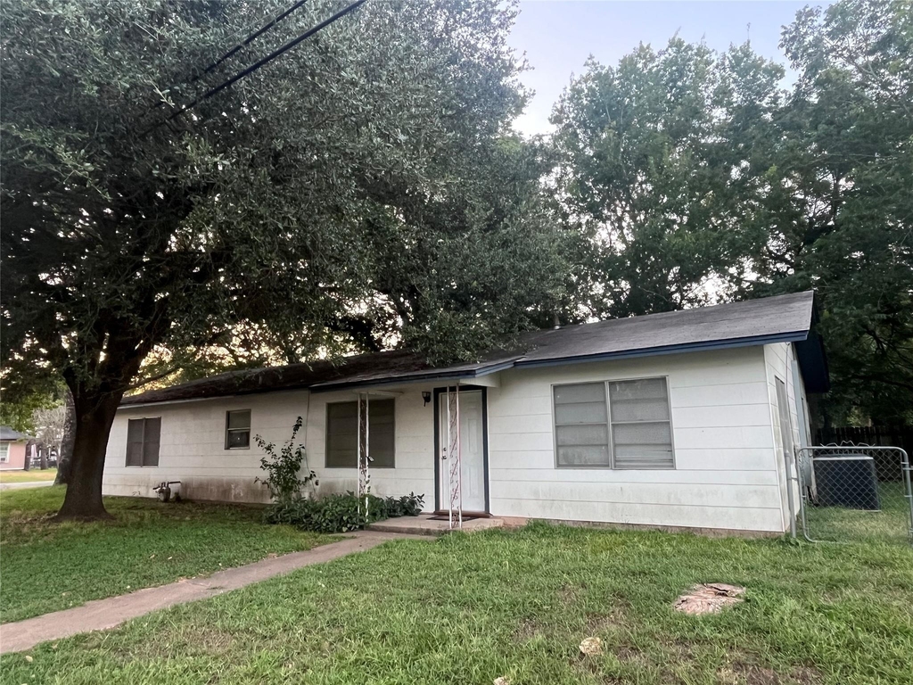 114 Irwin - Photo 3