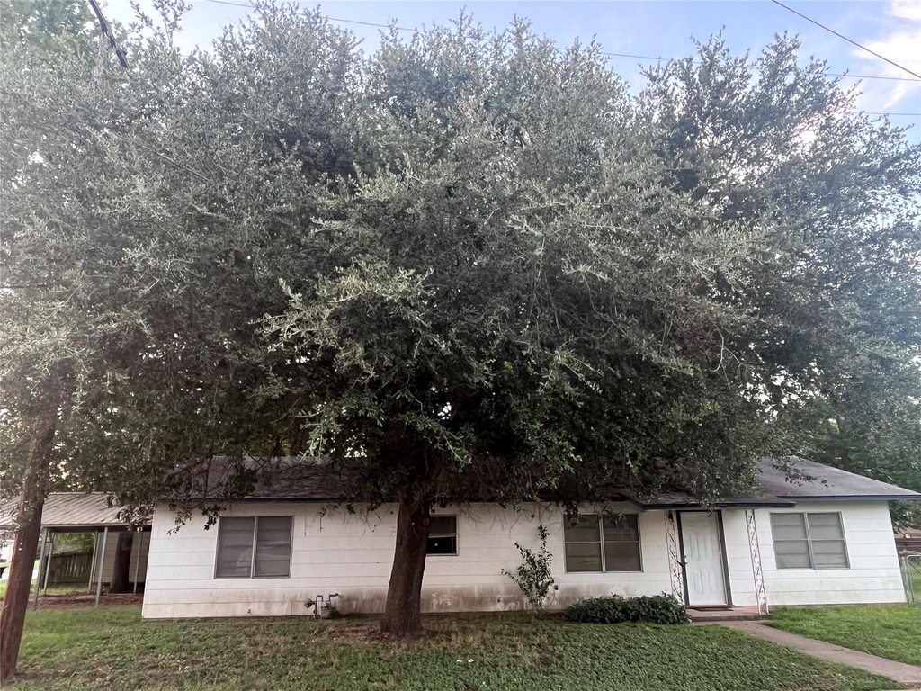 114 Irwin - Photo 1