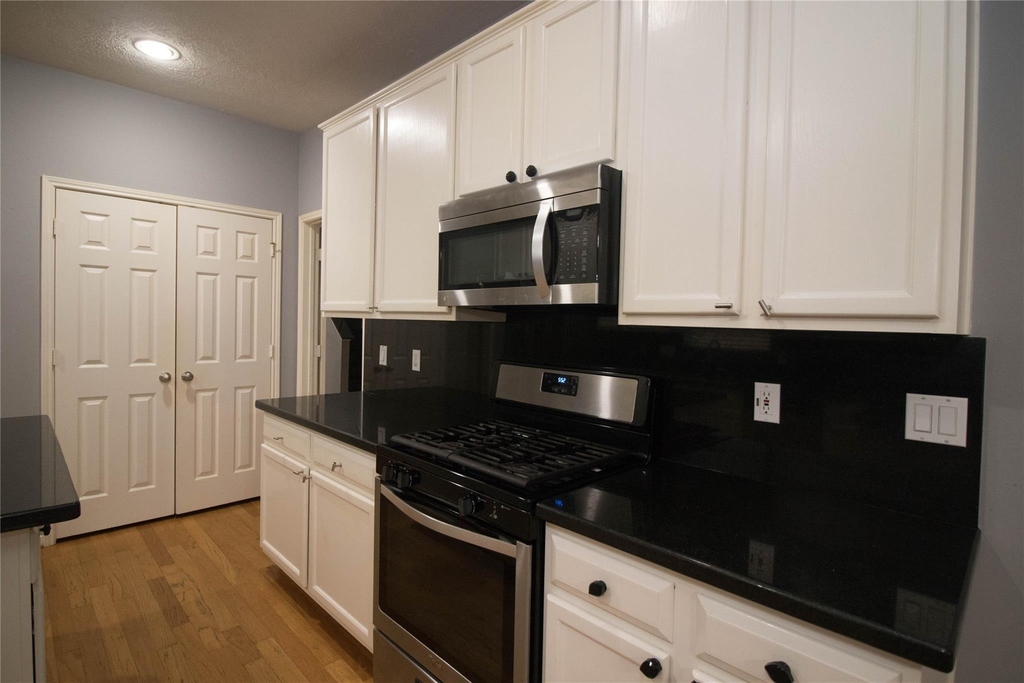 310 Cheddington Drive - Photo 7