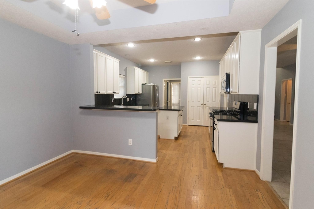 310 Cheddington Drive - Photo 11