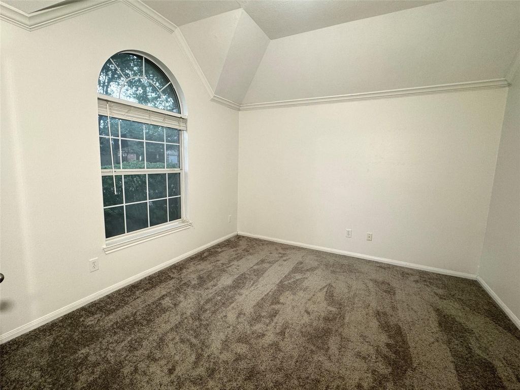 2827 Fair Chase Drive - Photo 4