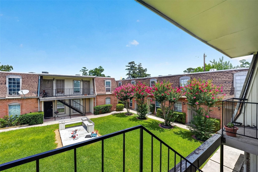 1220 Shadowdale Drive - Photo 4