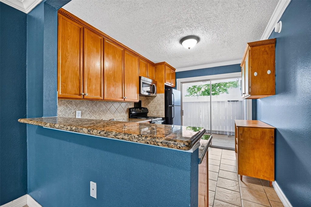 1220 Shadowdale Drive - Photo 8