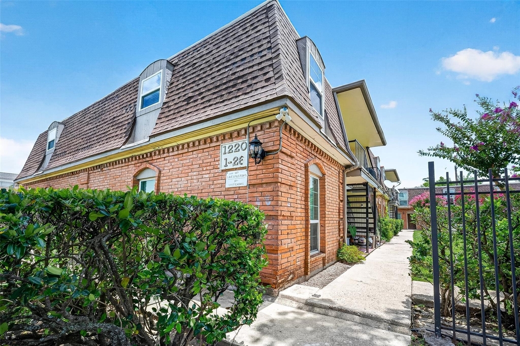 1220 Shadowdale Drive - Photo 2