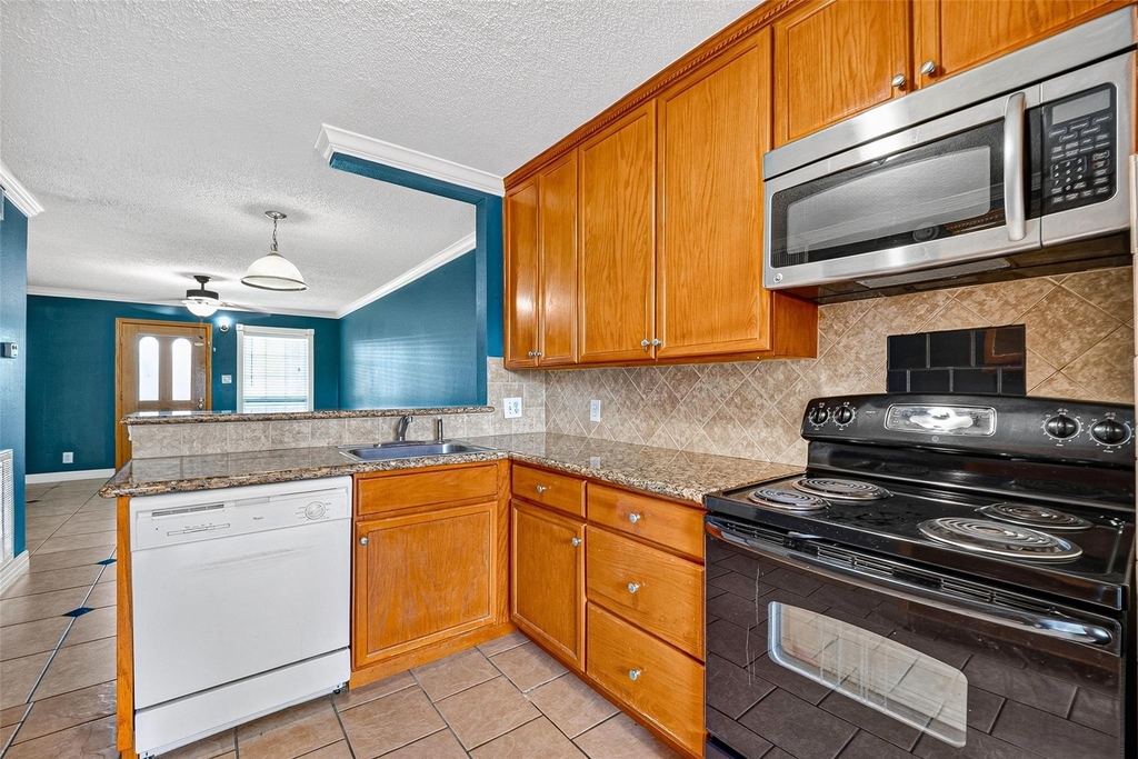 1220 Shadowdale Drive - Photo 11