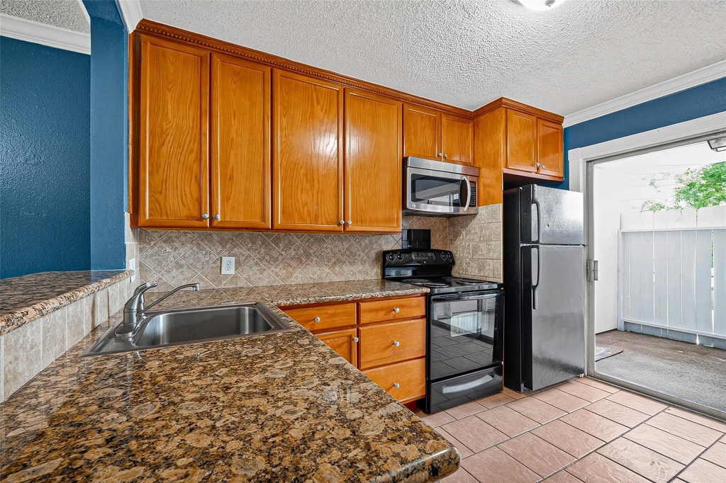 1220 Shadowdale Drive - Photo 9