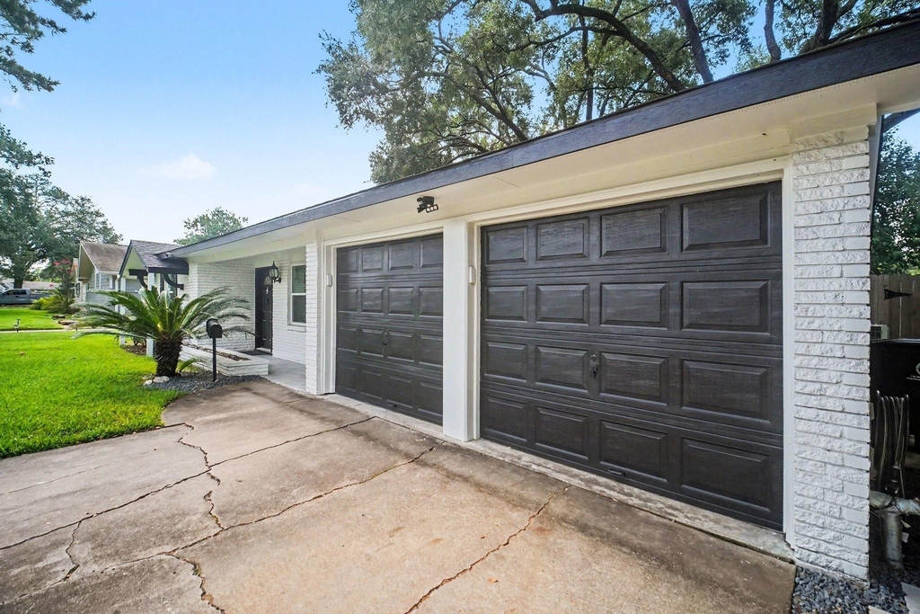 9323 Meadowbriar Lane - Photo 4