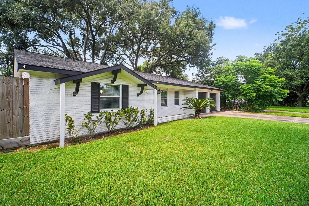 9323 Meadowbriar Lane - Photo 2