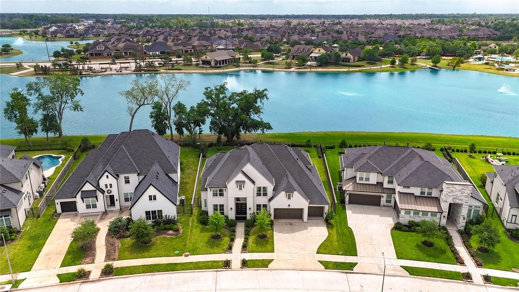 10318 Fountain Shore Drive - Photo 1