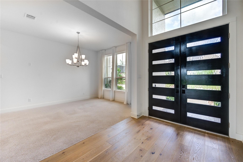 10318 Fountain Shore Drive - Photo 4
