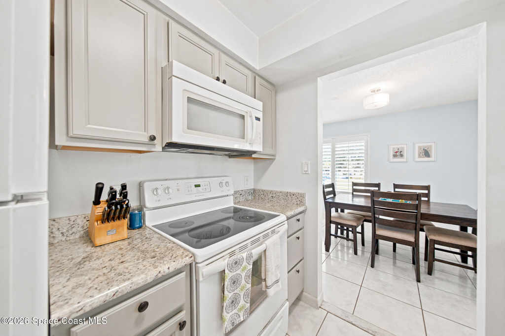 200 International Drive N - Photo 12