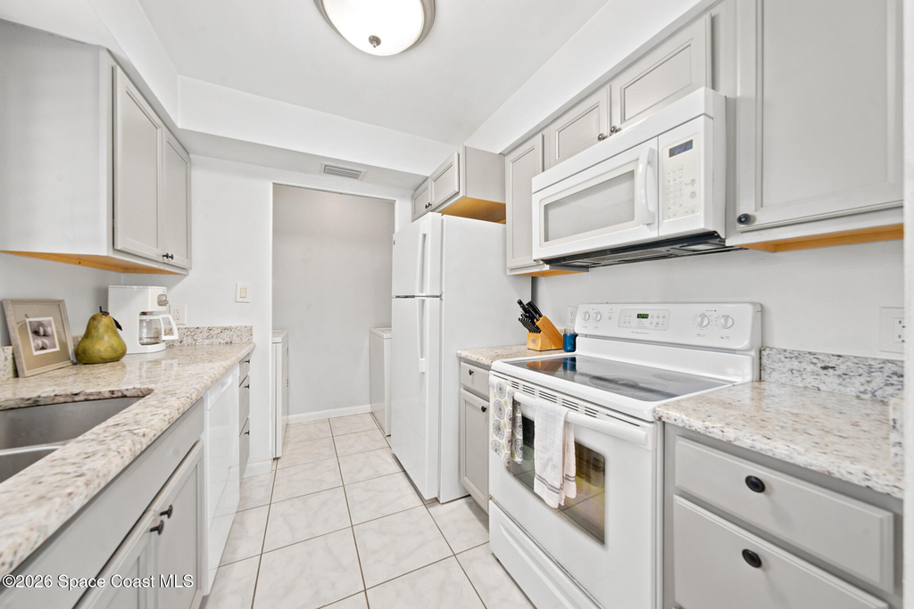 200 International Drive N - Photo 11