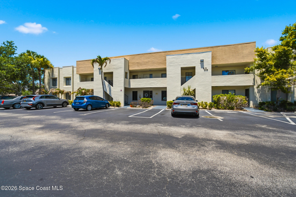 200 International Drive N - Photo 0