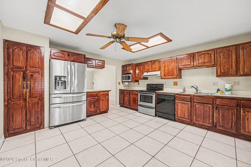655 N Burnett Road - Photo 2