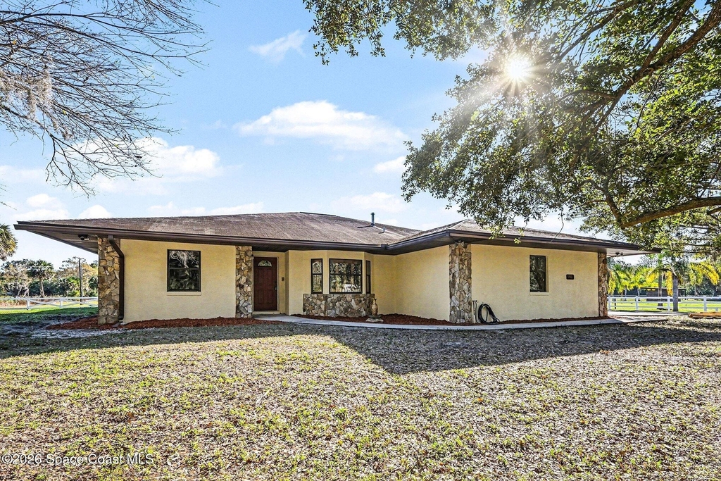 655 N Burnett Road - Photo 0