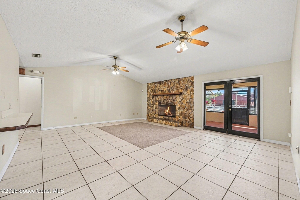 655 N Burnett Road - Photo 4