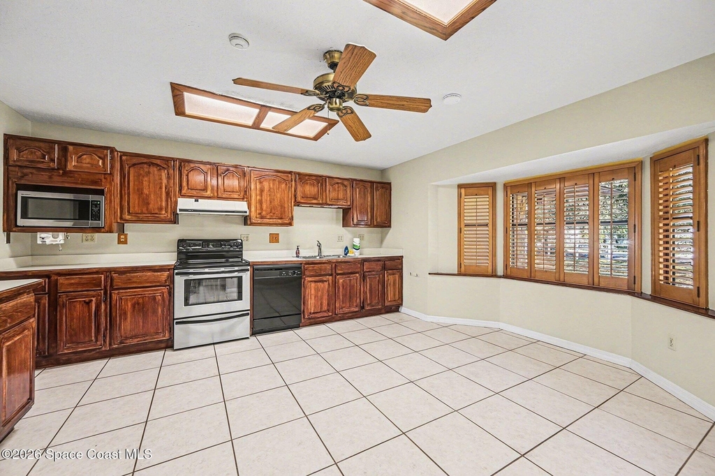 655 N Burnett Road - Photo 3