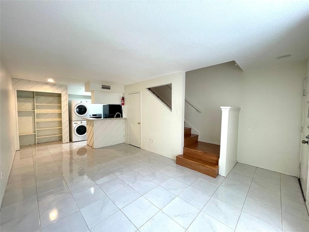 2100 Wilcrest Drive - Photo 2