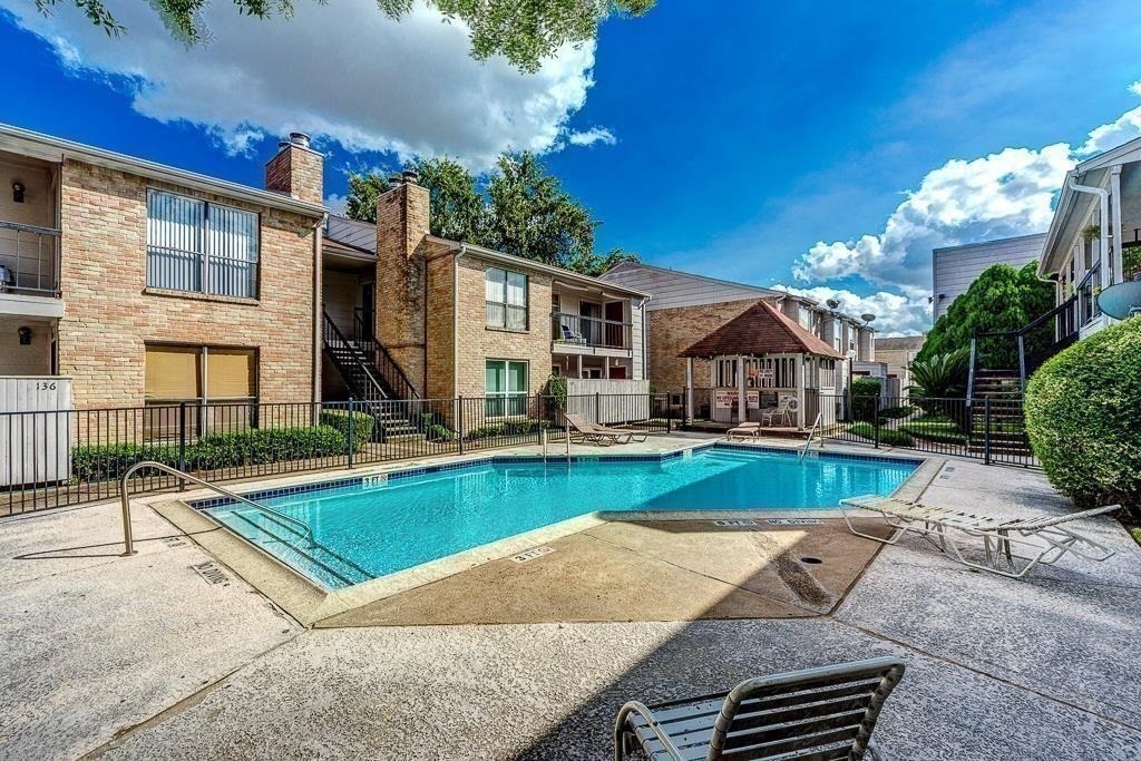 2100 Wilcrest Drive - Photo 16