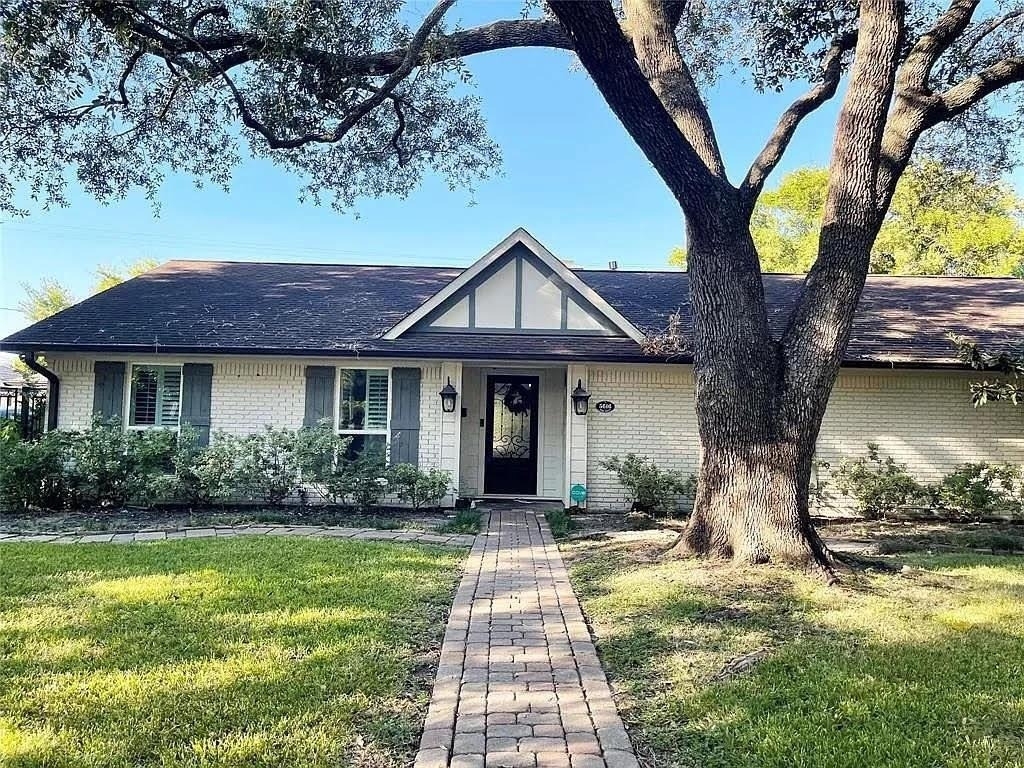 5616 Pine Street - Photo 0