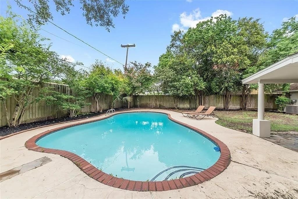 5616 Pine Street - Photo 2