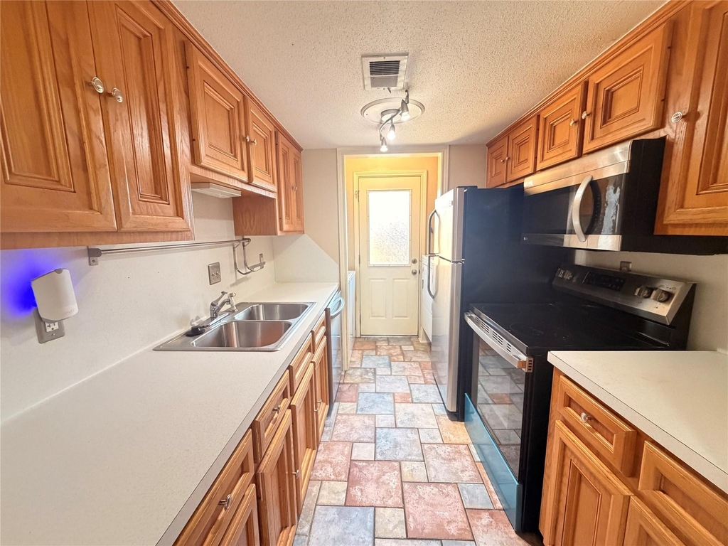 4210 Wyatt Street - Photo 11