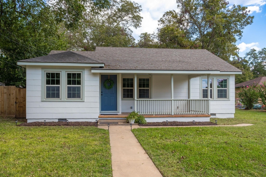 1517 Live Oak Street - Photo 0