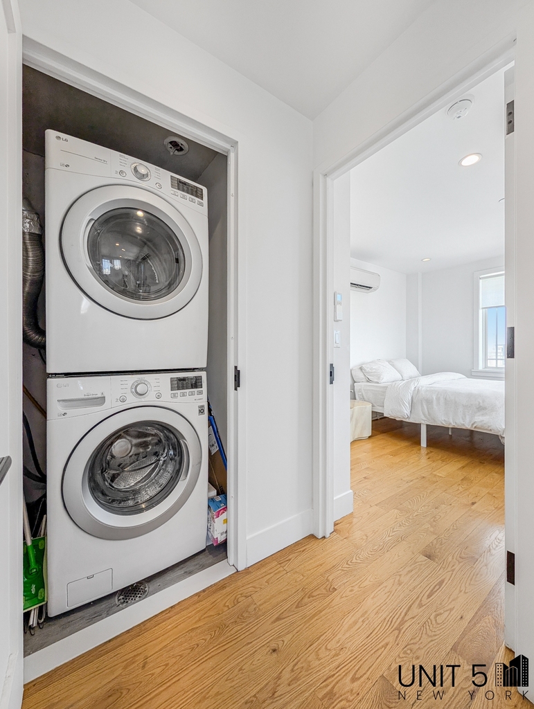319 Graham Avenue - Photo 4