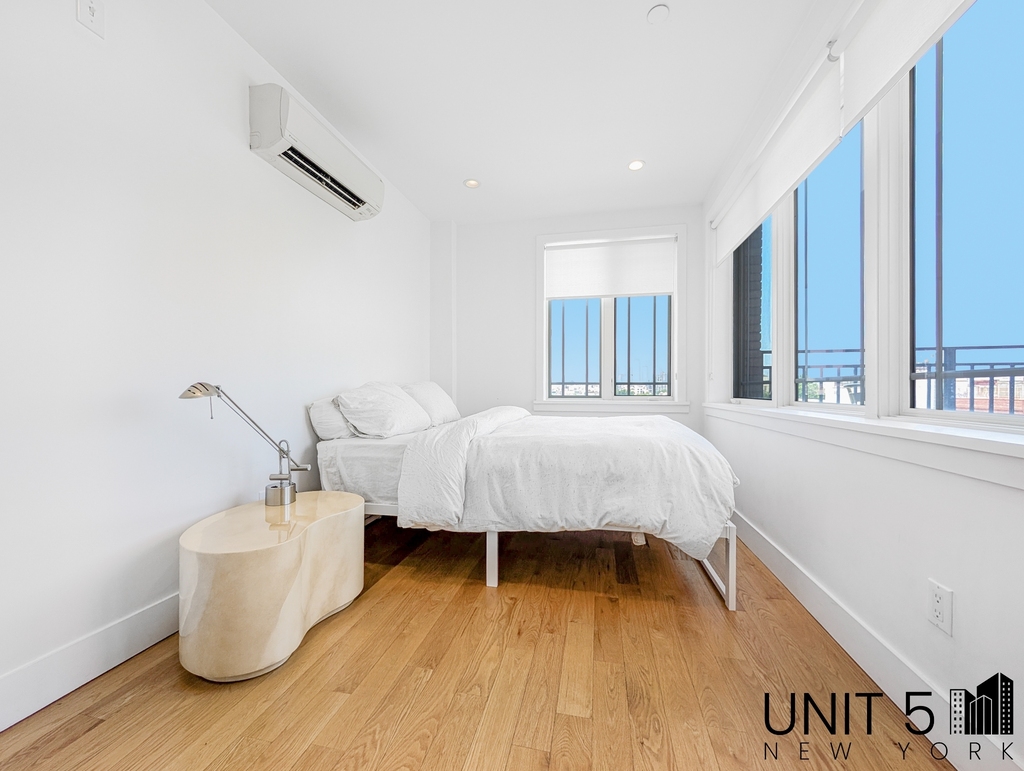 319 Graham Avenue - Photo 6