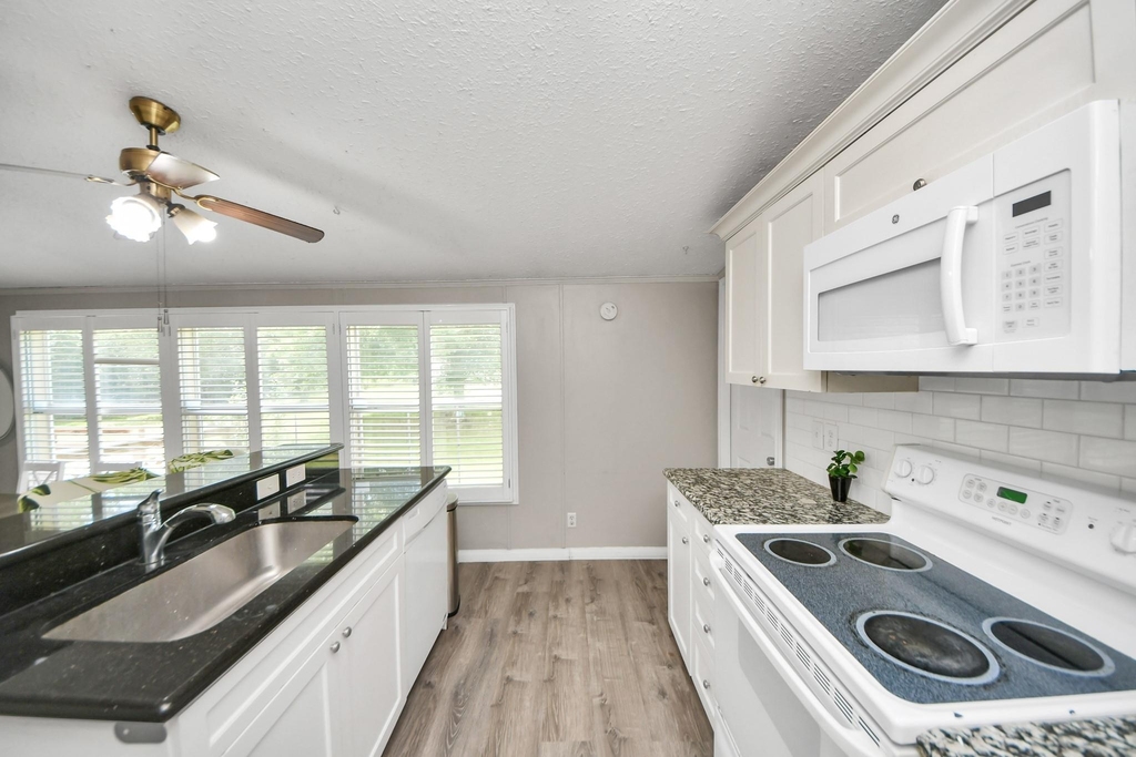 18303 James Road - Photo 20