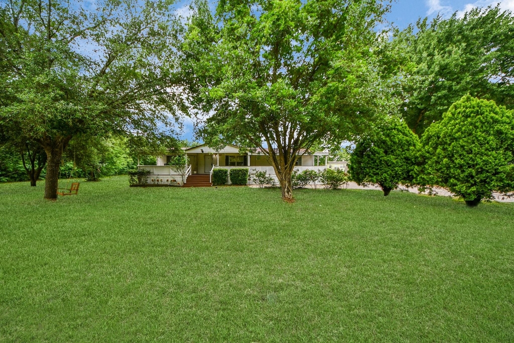18303 James Road - Photo 2
