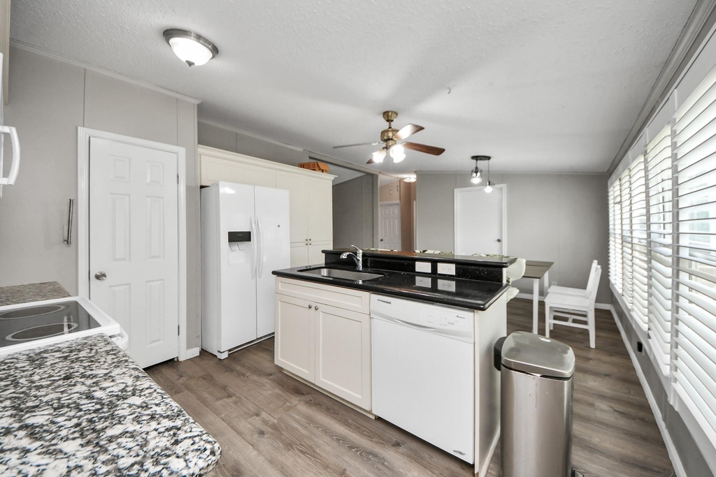 18303 James Road - Photo 17