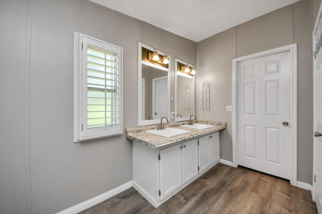 18303 James Road - Photo 12