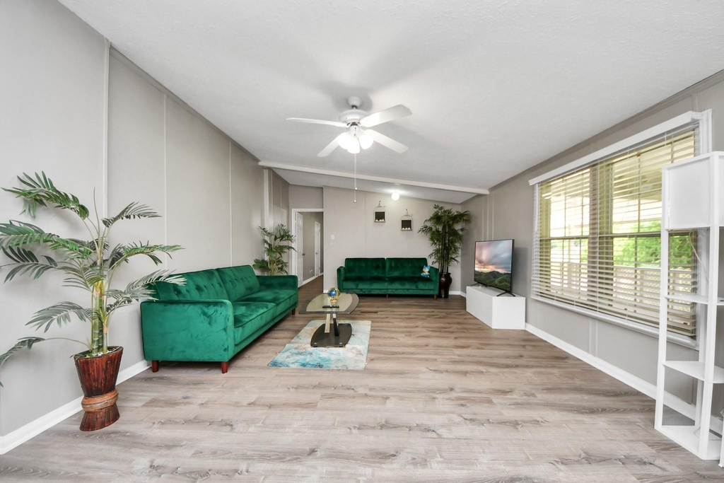 18303 James Road - Photo 6