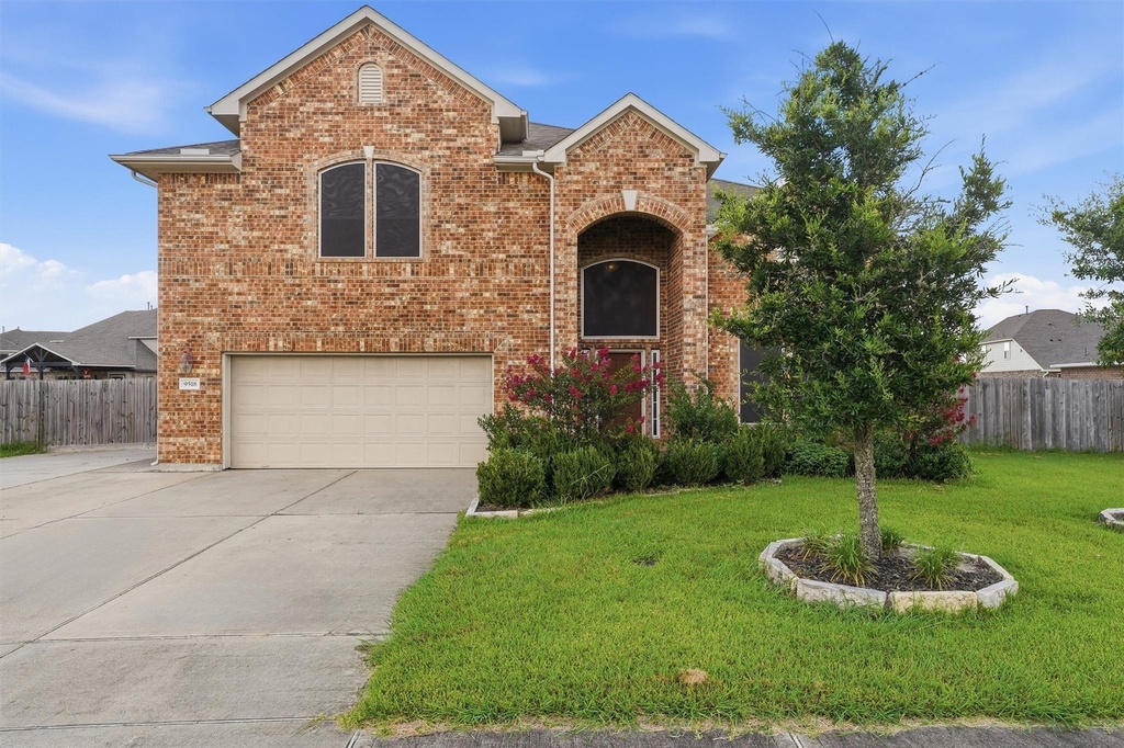 9518 Franklin Drive - Photo 0