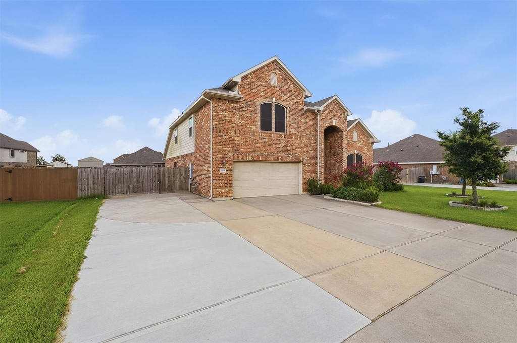 9518 Franklin Drive - Photo 1