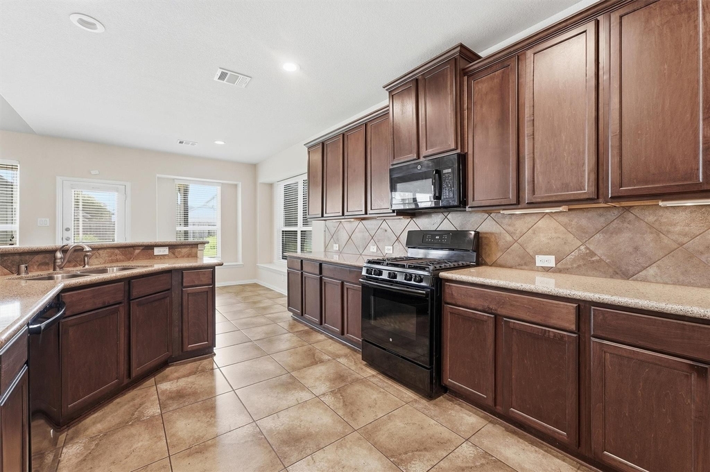 9518 Franklin Drive - Photo 6