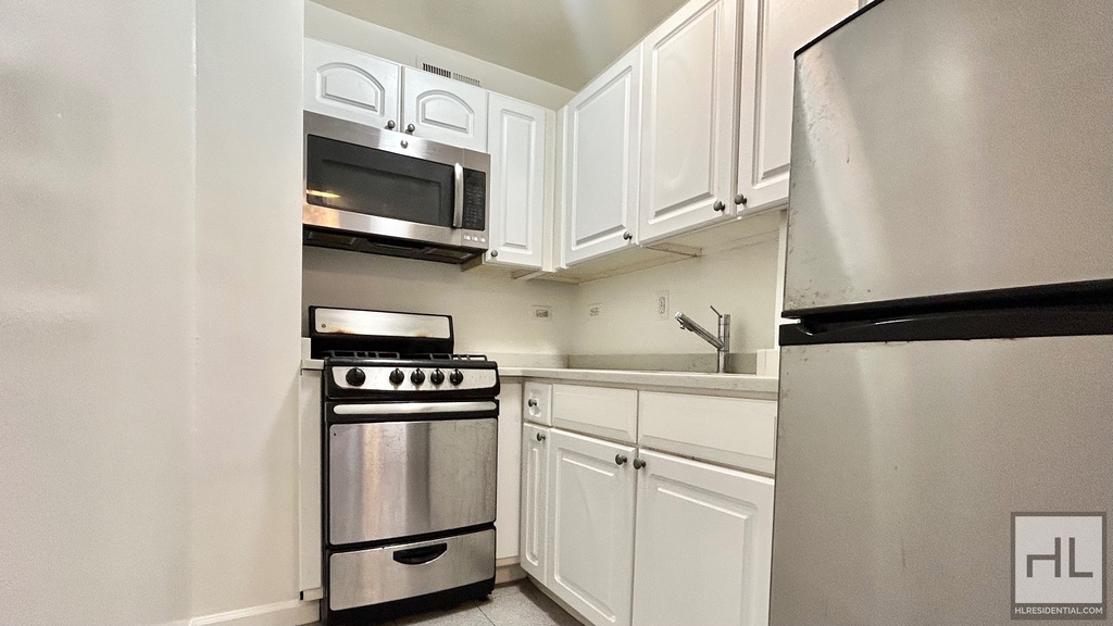 East 63 Street - Photo 2