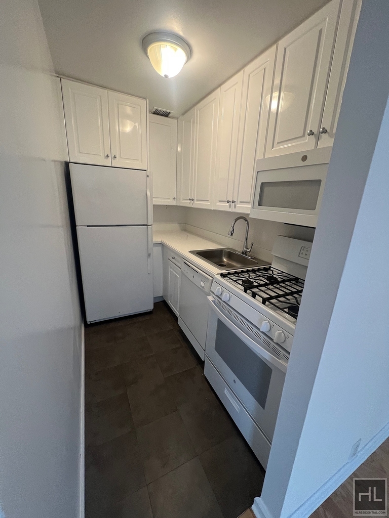 East 12th Street - Photo 2