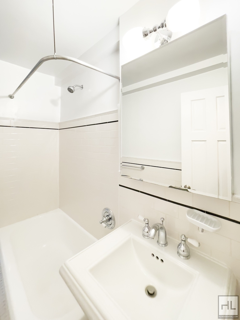 East 56 Street - Photo 3