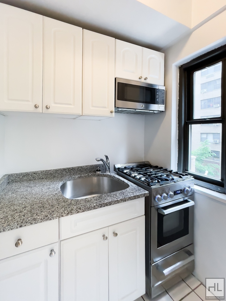 East 56 Street - Photo 2