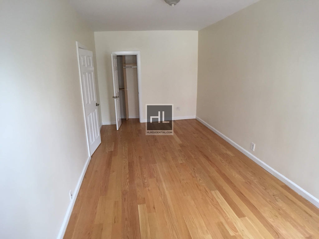 West 11 Street - Photo 3