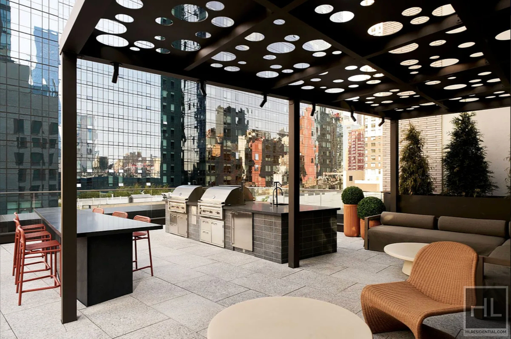 10th Avenue - Photo 6